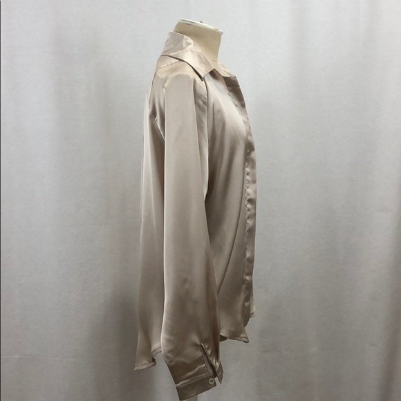 Woman’s blouse - Picture 2 of 4